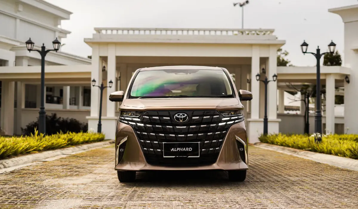 Toyota - Alphard 2.4T Executive Lounge - Luxury Car Rentals - Preowned Convertible Car - Exclusive Concierge Club.webp